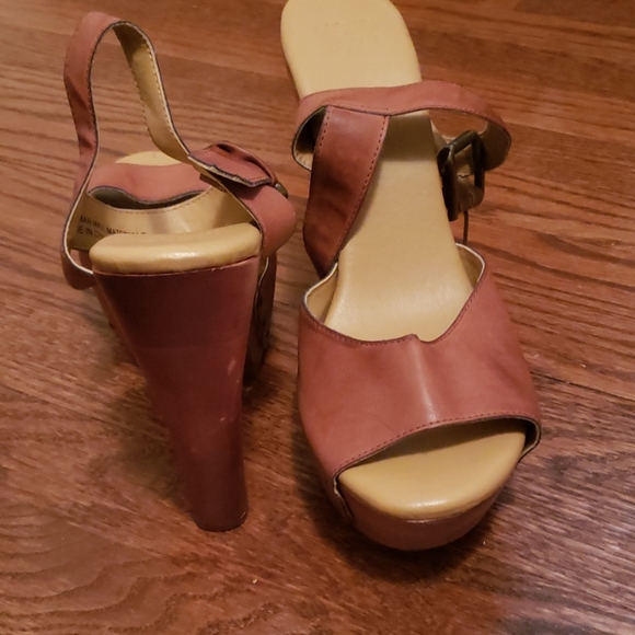 Heels - Picture 2 of 4